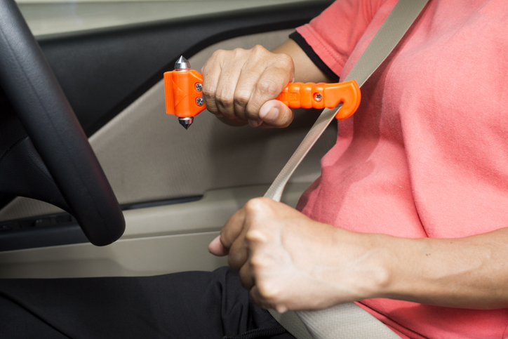 25 Essential Items to Keep in Your Car