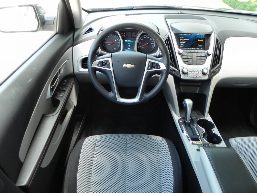 2015 Chevrolet Equinox - interior 5 - AOA1200px