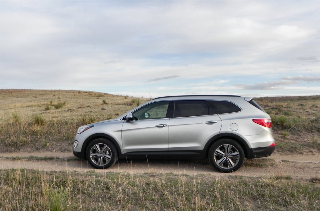 2015 Hyundai Santa Fe - field 1 - AOA1200px