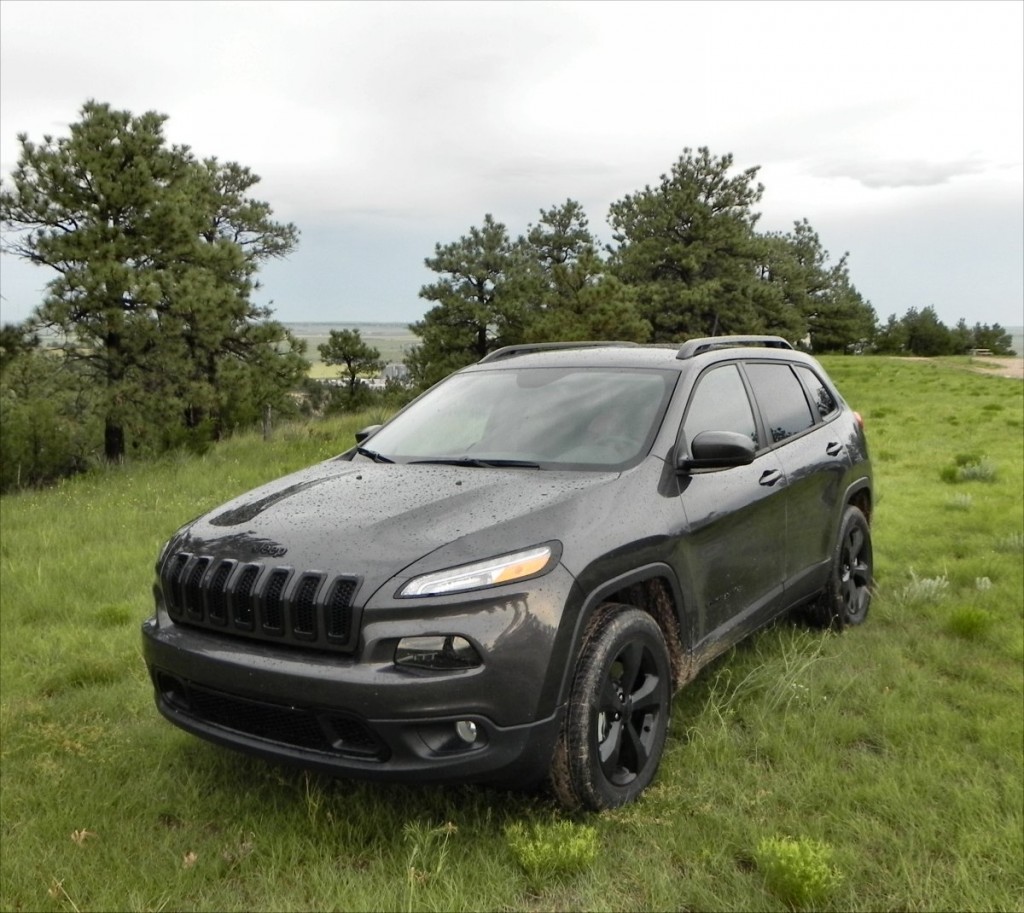 2015 Jeep Cherokee Latitude - trees 7 - AOA1200px