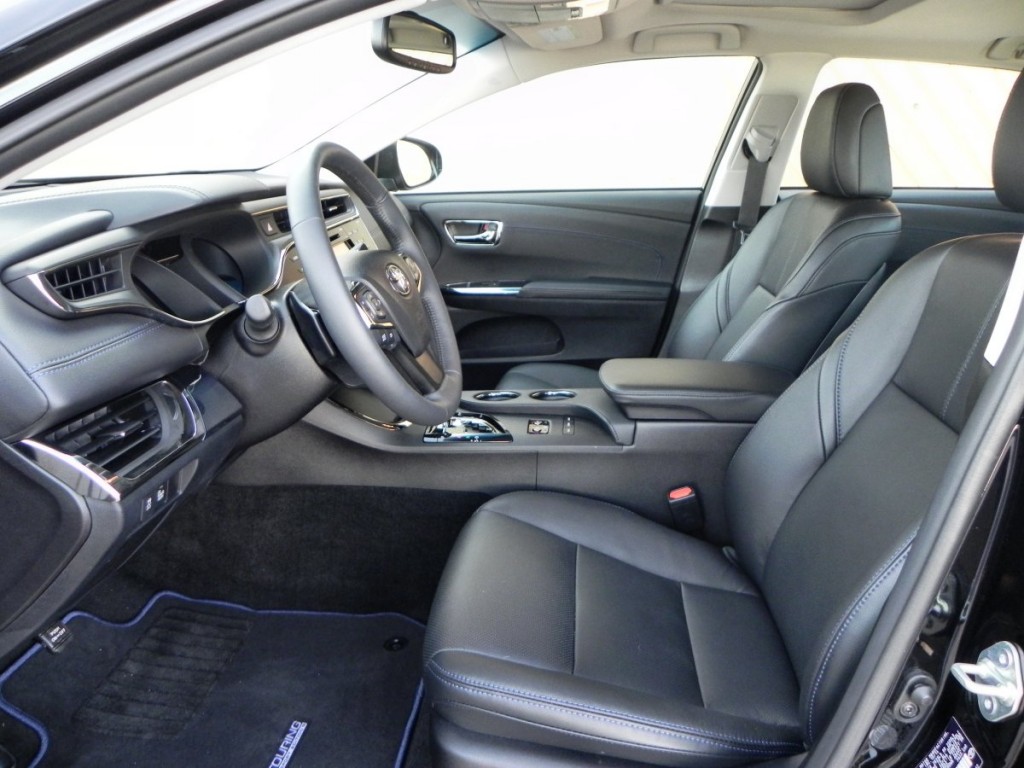 2015 Toyota Avalon - interior 2 - AOA1200px