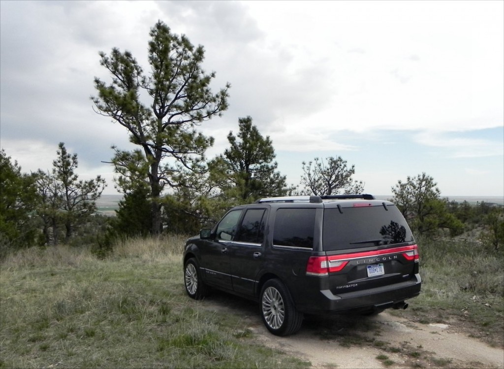 2015 Lincoln Navigator - bluff 2 - AOA1200px