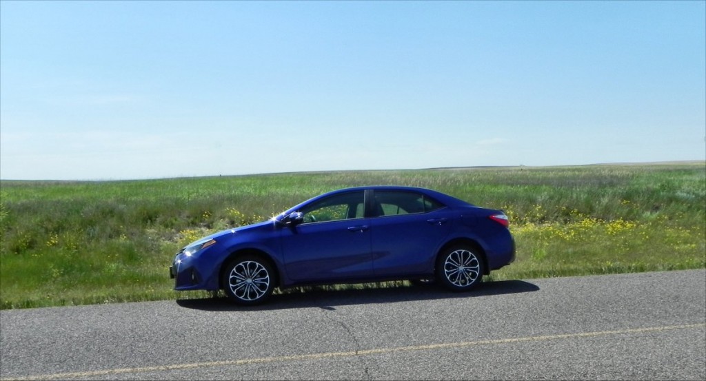 2015 Toyota Corolla - fields 1 - AOA1200px