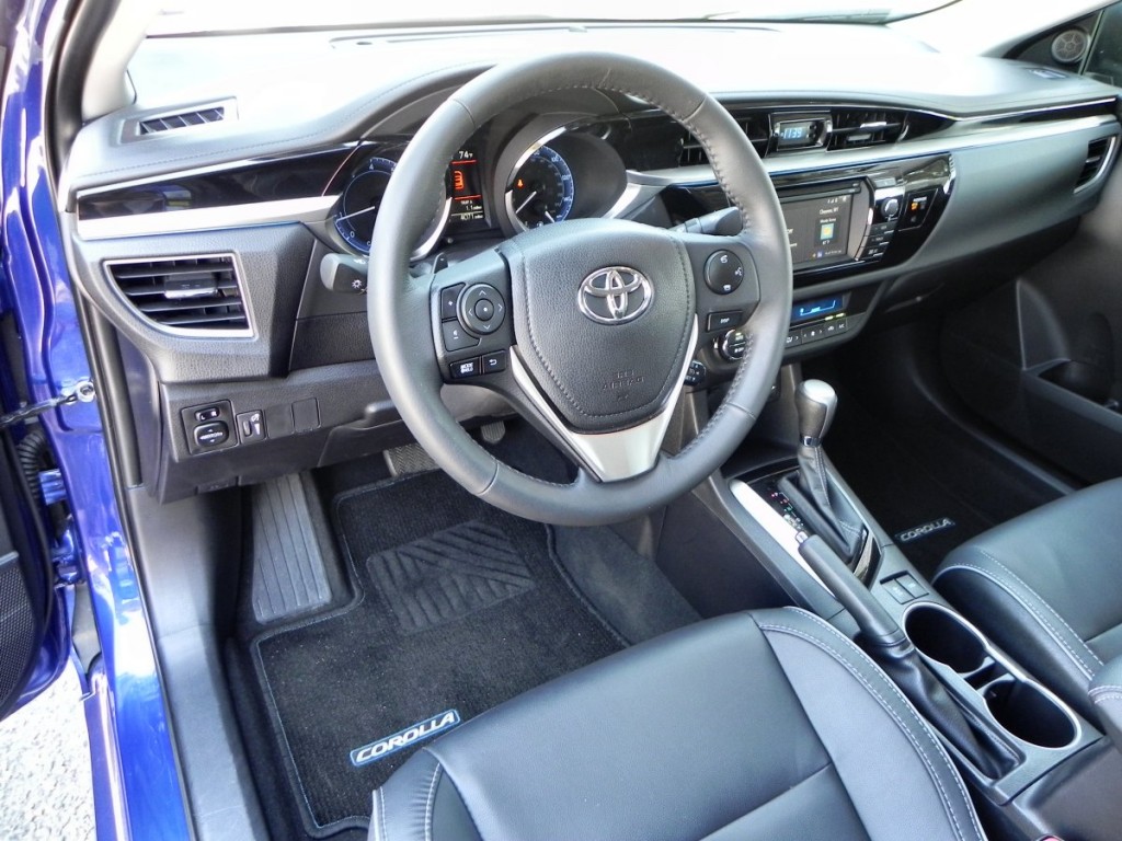 2015 Toyota Corolla - interior 1 - AOA1200px
