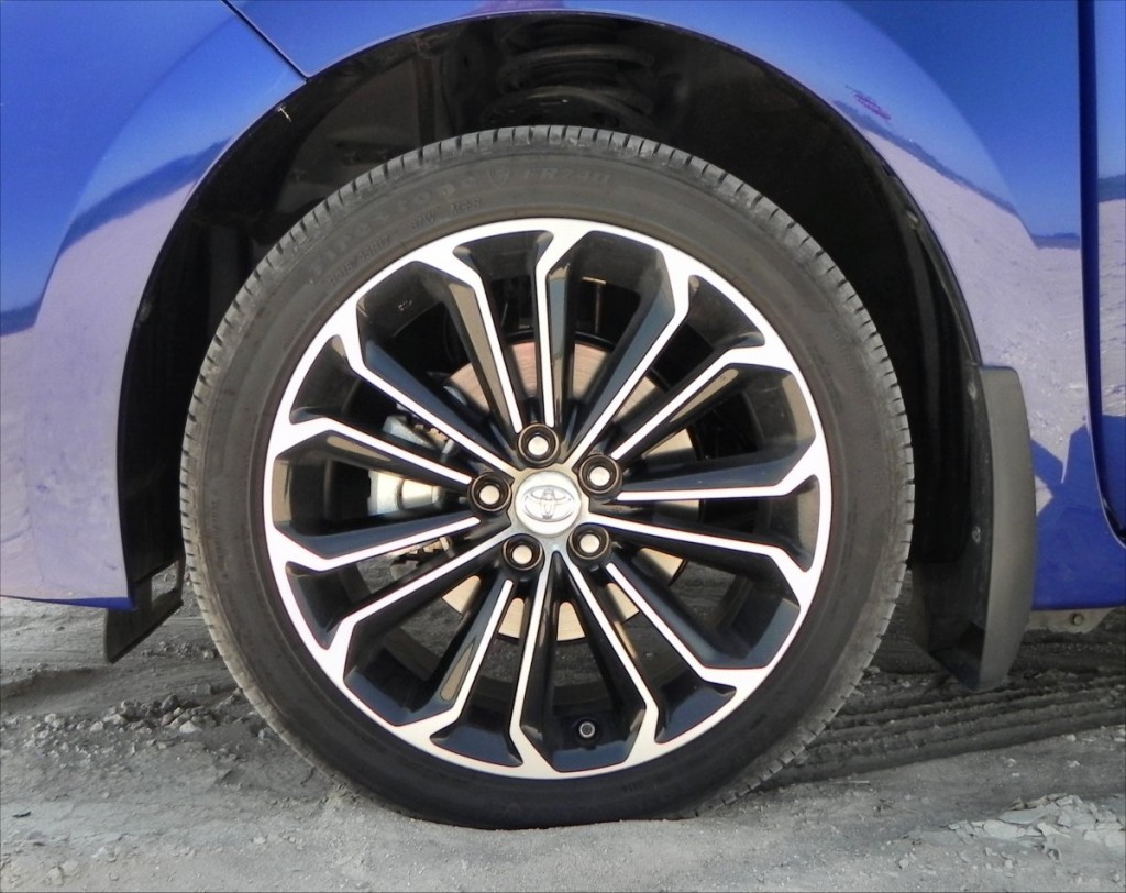 2015 Toyota Corolla - wheel 1 - AOA1200px