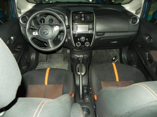 2015 Nissan Versa Note - interior 3 - AOA1200px