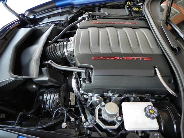 2016 Chevrolet Corvette Stingray - engine 2 - AOA1200px