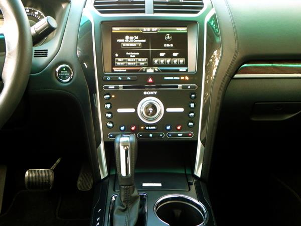 2016 Ford Explorer - interior 10 - AOA1200px