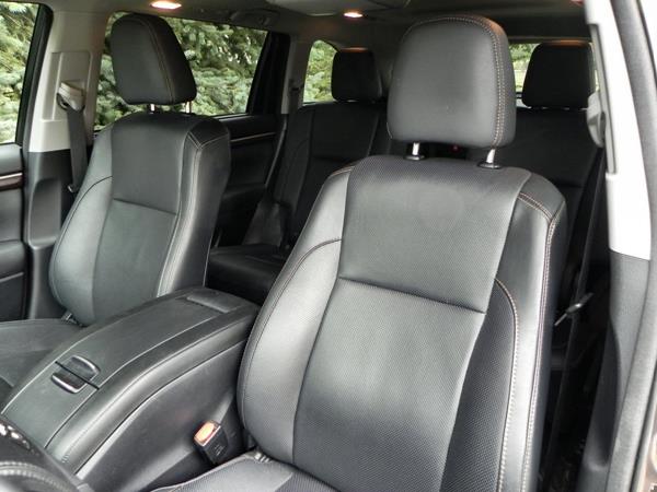 Toyota Highlander - interior 3 - AOA1200px