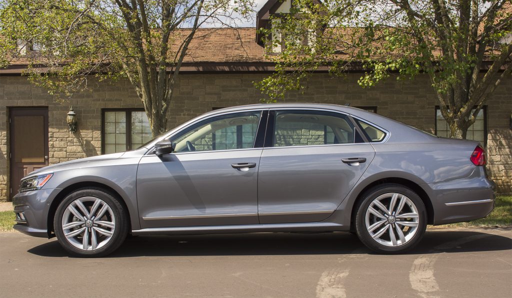 2016 Volkswagen Passat V6 SEL Premium 2