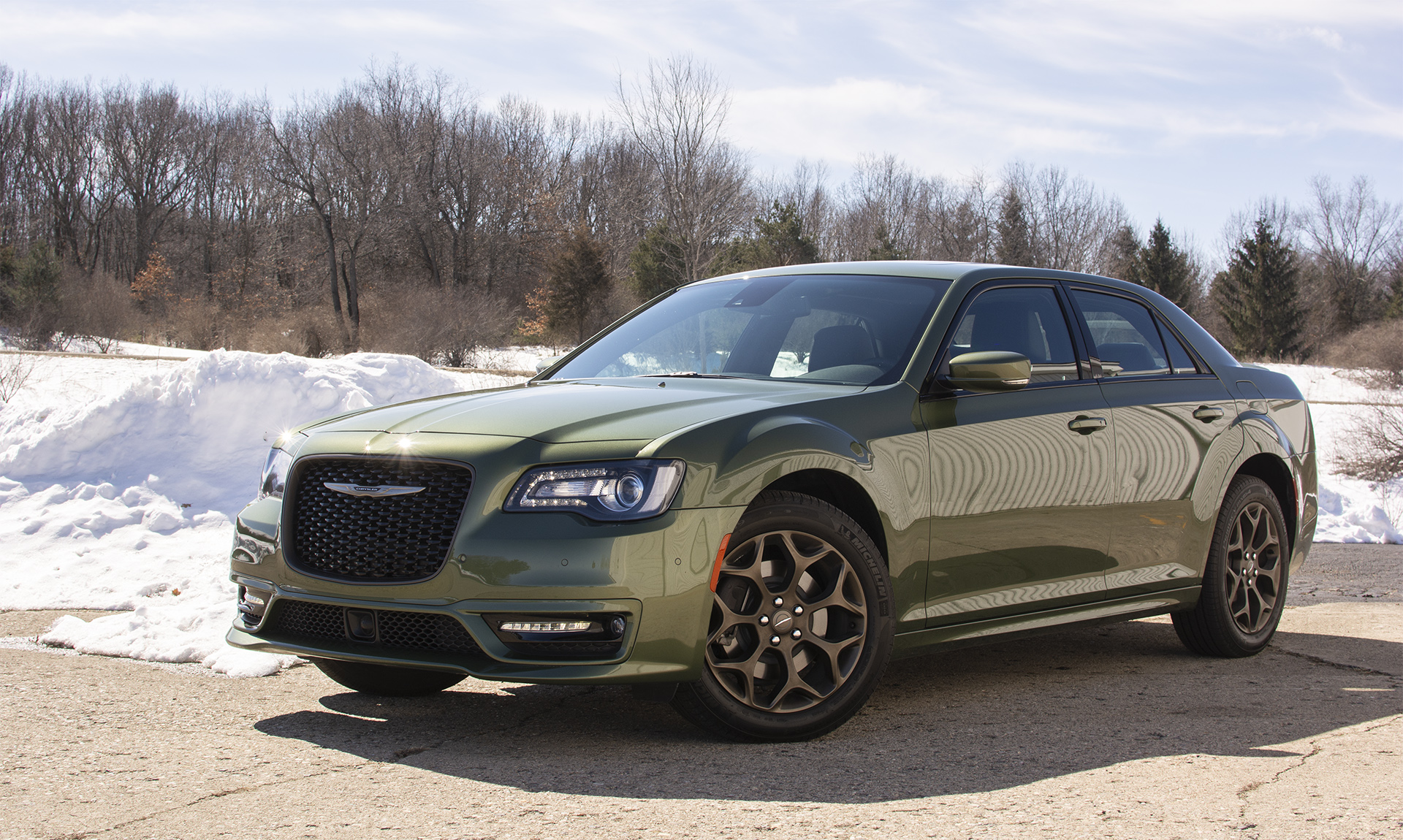 2018 Chrysler 300 Pricing, MPG, Comparisons, Specs - iSeeCars.com